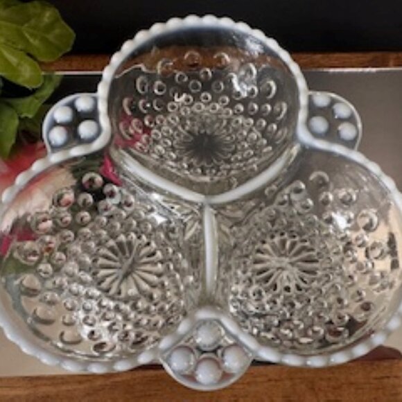 Fenton Moonstone Opalescent Hobnail Milk Glass Dish Vintage Ruffled Edge Candy B - Picture 2 of 3